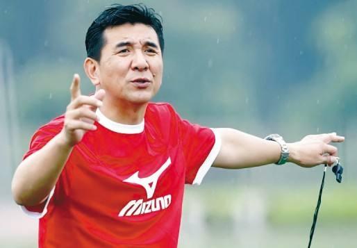 被两个男人吃奶三p爽文