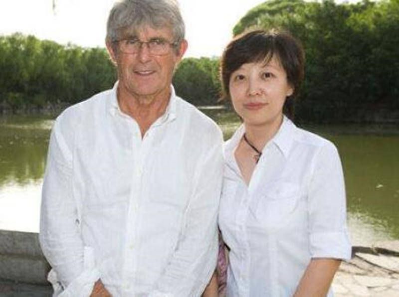 年轻的少妇中文