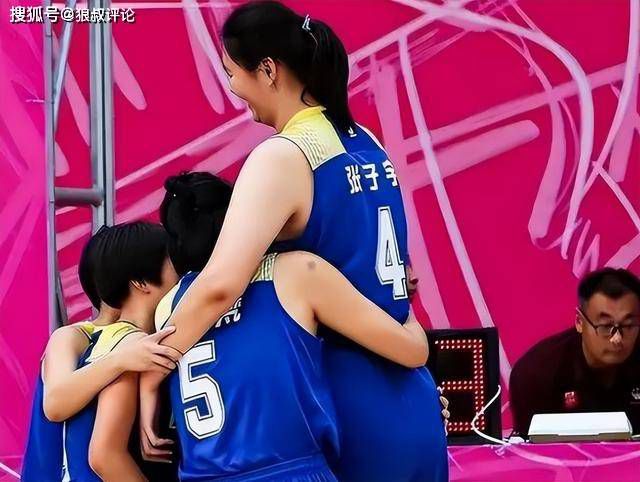 美女被揉胸动态图