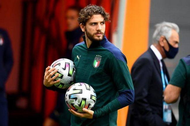 蒂法剪衣服